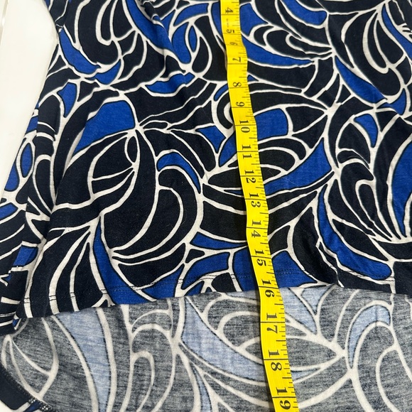 Michael Kors, cap sleeve, black and blue top. - Picture 2 of 3